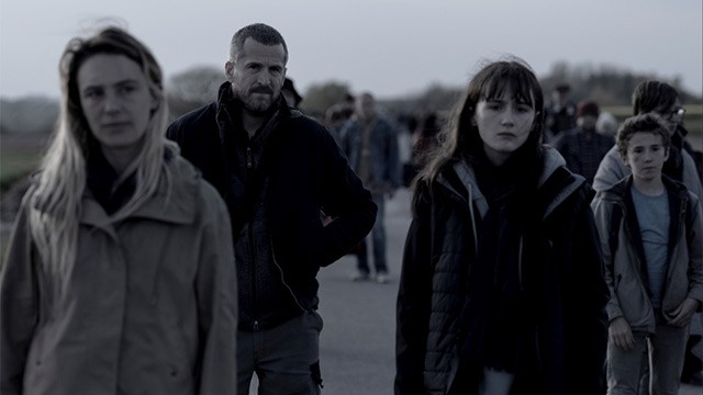 Acide lồng ghép những mẩu chuyện cá nhân, gia đình vào vấn đề môi trường và xã hội rộng lớn