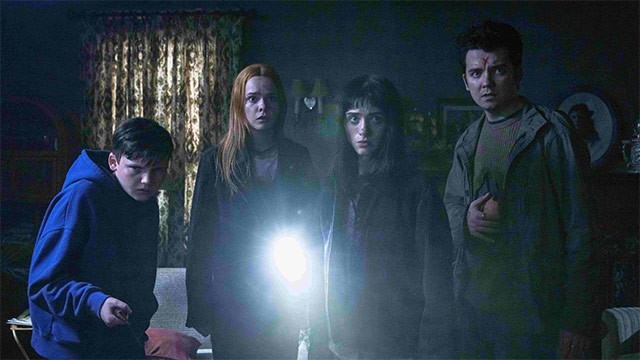 ... đẩy cả nhóm bạn trẻ bước vào hành trình xua đuổi tà ma ghê rợn và đầy ám ảnh