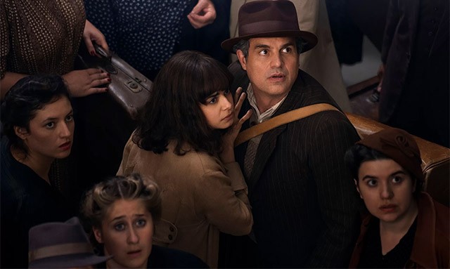 Poster phim Ánh sáng vô hình - All the Light We Cannot See phát sóng độc quyền trên Netflix