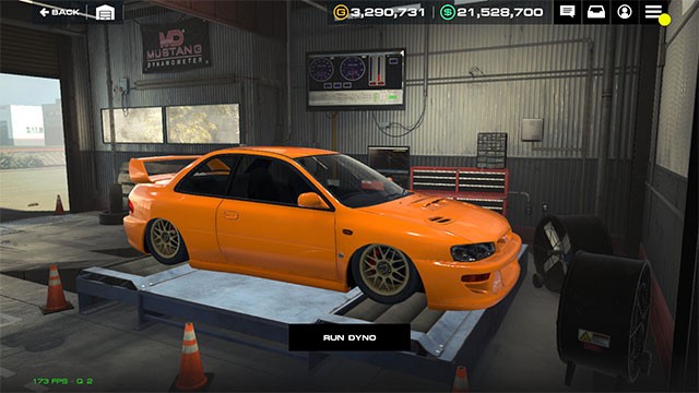 Hoặc đưa xe vào gara để nâng cấp động cơ, phụ tùng tùy ý