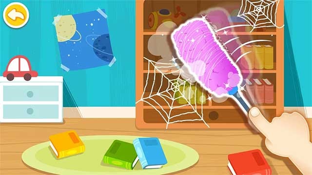 Quét sạch bụi bẩn và mạng nhện trên giá sách