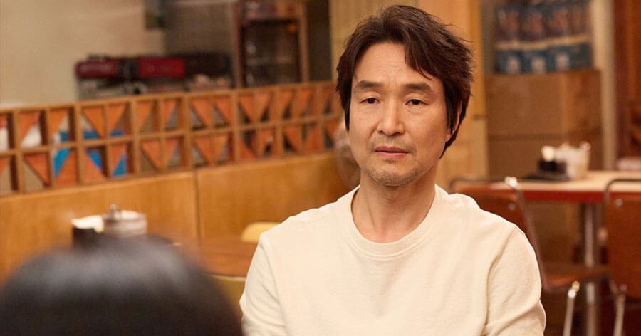 Han Suk Kyu thủ vai chính là Mr. Shin: Một cựu chuyên gia đàm phán nay mở tiệm gà rán