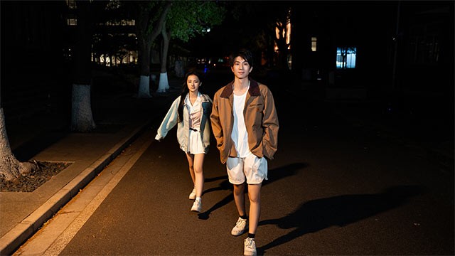 Ballshit nổi bật với dàn diễn viên tài năng và cảnh quan sinh động