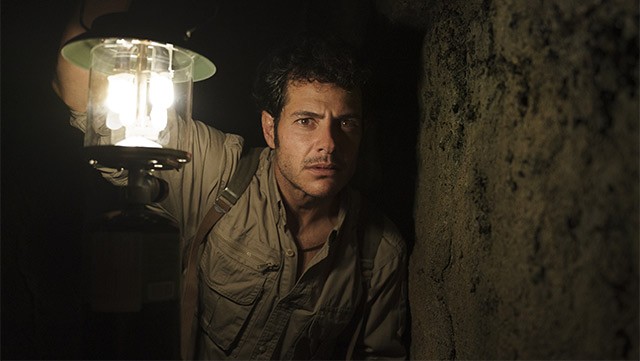 Loạt phim Bandidos xoay quanh hành trình tìm kho báu dưới đáy biển của cặp đôi Miguel và Lilí