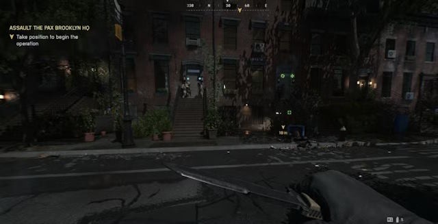 Đi theo đồng đội đến tòa nhà thứ hai