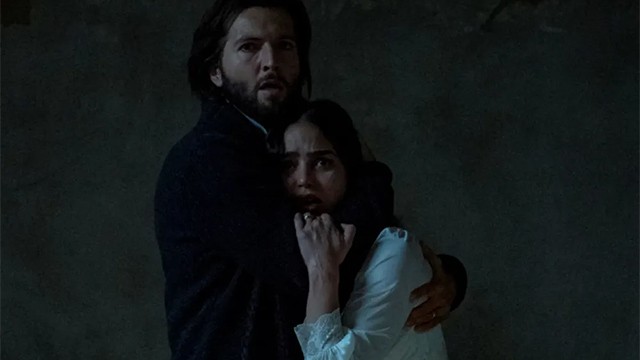 Bi kịch bắt đầu khi vợ chồng bà bầu Julie Rivers chuyển đến sống trong ngôi nhà mới...