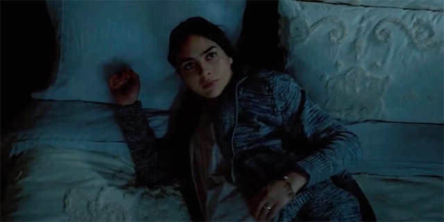 Liệu nỗi sợ hãi của Julie là có thật hay chỉ là sản phẩm của trí tưởng tượng?