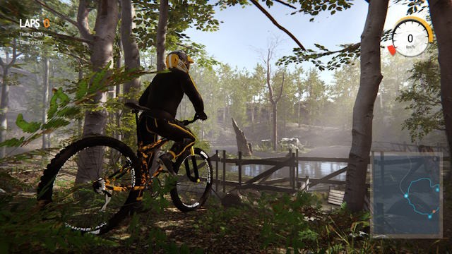 Đạp và đua trên nhiều môi trường và địa điểm đầy thách thức