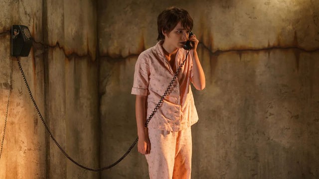 Cùng anh em nhà Finn, Gwen chống lại The Grabber và lật tẩy những bí mật kinh hoàng trong Điện thoại đen 2