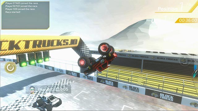 Tùy chỉnh và nâng cấp xe đua mạnh mẽ trong Block Truck Multiplayer Racing