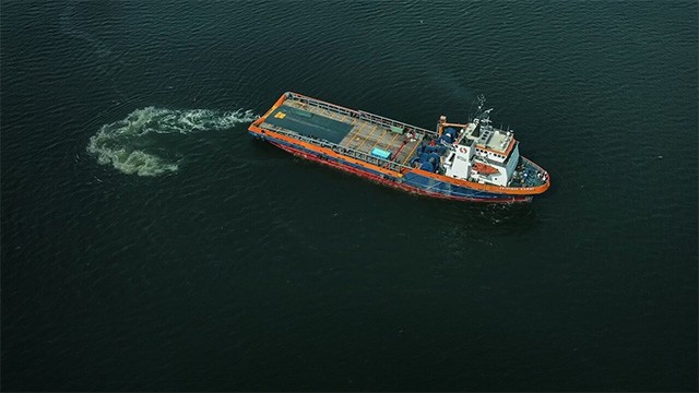 Phim Con tàu máu xoay quanh hành trình chạy trốn của 6 con người xa lạ trên chuyến tàu định mệnh