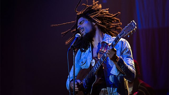 Sự nghiệp âm nhạc của Bob Marley gắn liền với chính trị của những cuộc chiến