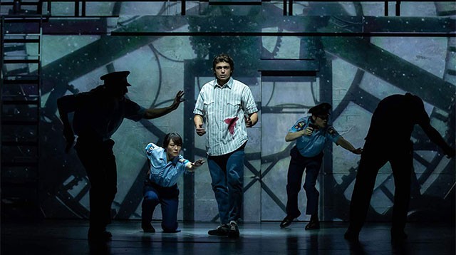 Boy Swallows Universe là phim tội phạm bí ẩn dành cho lứa tuổi mới lớn