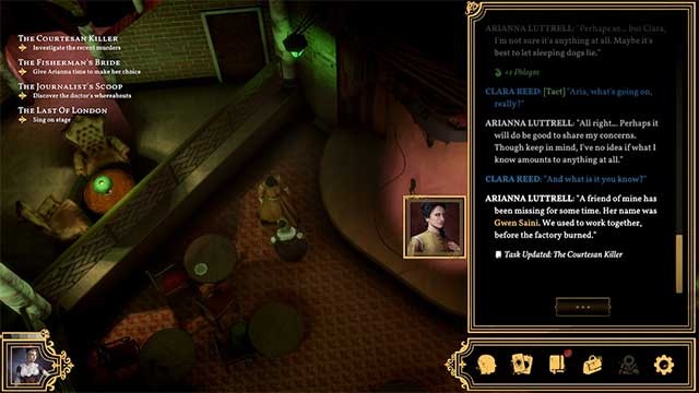 Nói chuyện với Arianna Luttrell đang đứng cạnh sân khấu trong Velvet Rose