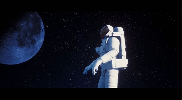 Phi hành gia ở đoạn kết thúc của Only Up!