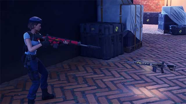 Tìm kiếm rương trong thị trấn sẽ làm tăng cơ hội nhận được Enforcer AR