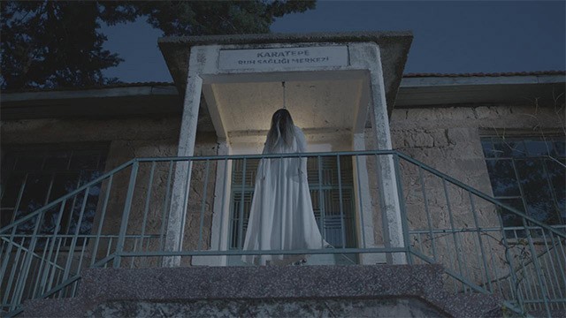 Khi Ebru bị ám ảnh bởi thực tế bí ẩn cùng lời nguyền hàng nghìn năm ở trại tâm thần