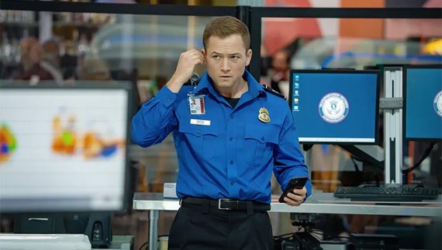 Cùng nhân viên TSA trẻ tuổi chạy đua với thời gian để ngăn chặn món hàng bí ẩn lên máy bay