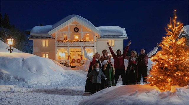 Christmas as Usual (2023) là bộ phim Giáng sinh tuyệt vời cho cặp đôi và cả gia đình