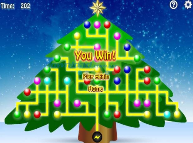 Trang trí xong cây thông Noel