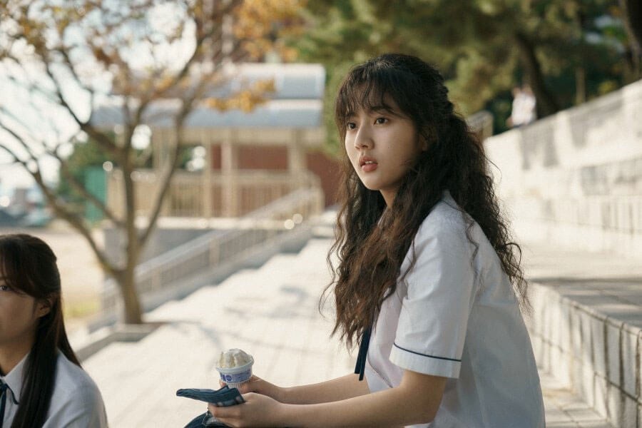 Shin Eun Soo trong vai Park Se Ri: Là một nữ sinh trung học có mái tóc rối