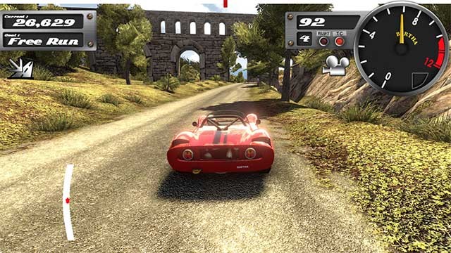 Chinh phục đường đua đồi núi hiểm trở