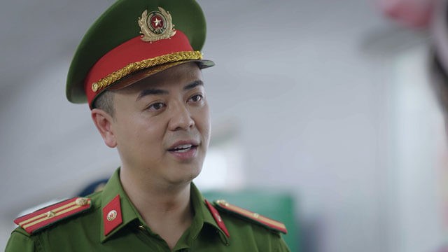 Tuấn Tú trong vai Huy - Mộ chiến sỹ công an xã