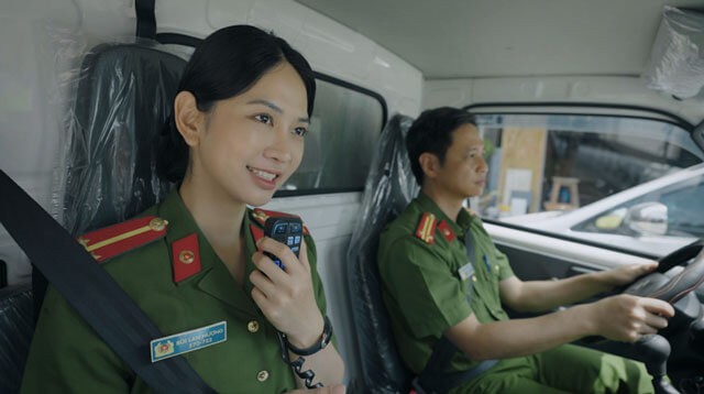 Lê Bống vai Hương - Một công an viên trẻ, năng động mới chuyển công tác về xã.