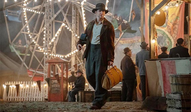 Bradley Cooper vào vai gã lừa đảo Stanton Carlisle đầy tham vọng và xảo quyệt