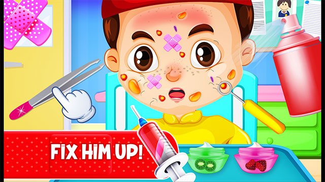 Sử dụng dụng cụ có sẵn để chữa bệnh trên khuôn mặt 2 bạn nhỏ