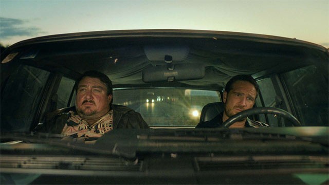 2 tên trộm xa lạ bất đắc dĩ thành bạn thân và cùng nhau dấn thân vào cuộc rượt đuổi xuyên quốc gia