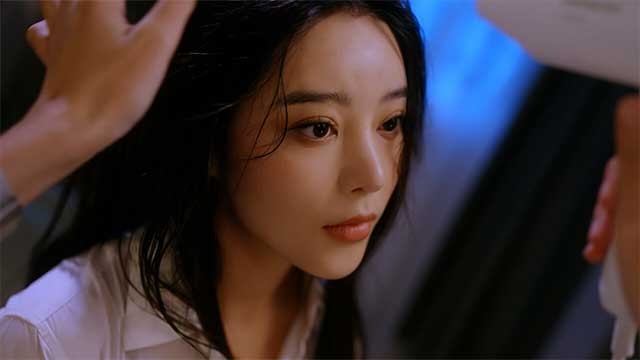 Bước vào một cuộc hành trình lãng mạn với hai cô gái xinh đẹp