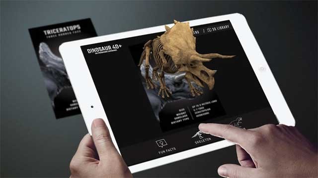 Bạn có thể chụp ảnh với khủng long bằng camera trước hoặc sau