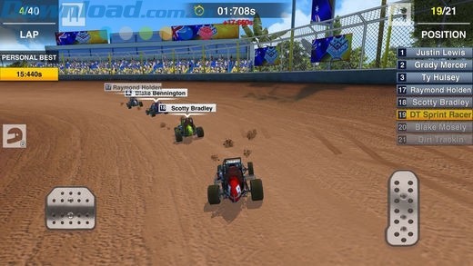 Cạnh tranh với bạn bè trong chế độ đua xe trực tuyến đông người