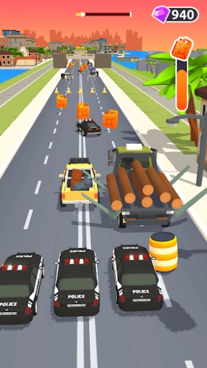 Lạng lách để khiến xe cảnh sát gặp tai nạn