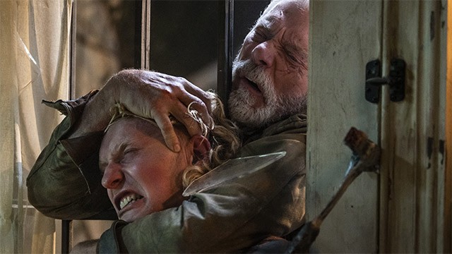 Màn trình diễn xuất sắc của Stephen Lang, ngôi sao quen thuộc từ bộ phim Avatar, là một điểm sáng nổi bật trong series phim Don't Breathe