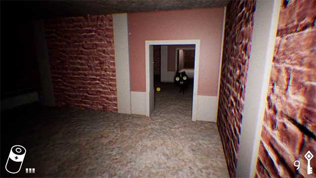 Egghead Gumpty có thể nhìn trộm từ sau cánh cửa hoặc từ trần nhà