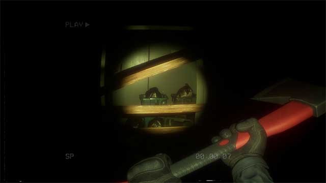 Tìm kiếm manh mối, vật phẩm và mật mã để mở khóa cửa và tiết lộ sự thật