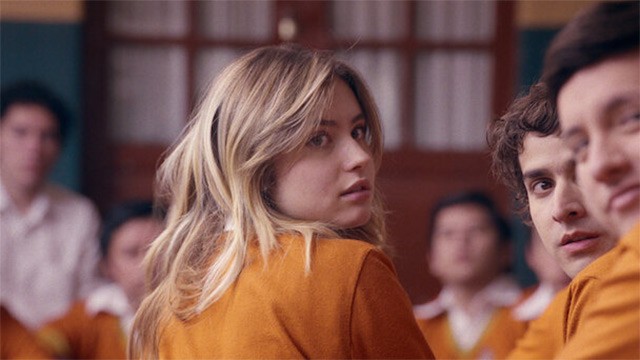 Bộ phim xoay quanh câu chuyện của cô nữ sinh Eva bí ẩn ở trường học toàn là nam sinh