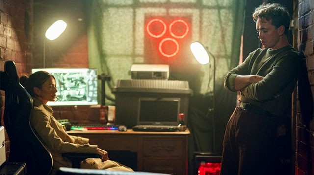 Fool Me Once (2024) xoay quanh 2 vụ án xảy ra trong cùng một gia đình...