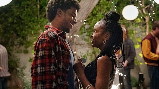 Mối tình đầu đầy bỡ ngỡ và thử thách giữa Katherine và Michael...