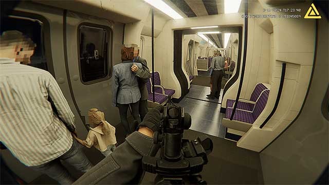 Quan sát kỹ các toa tàu để tìm kiếm những chi tiết bất thường