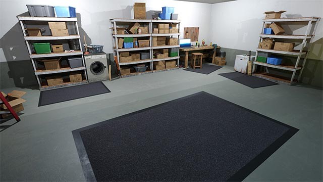 Dùng số tiền kiếm được để nâng cấp xưởng mộc và mua công cụ mới