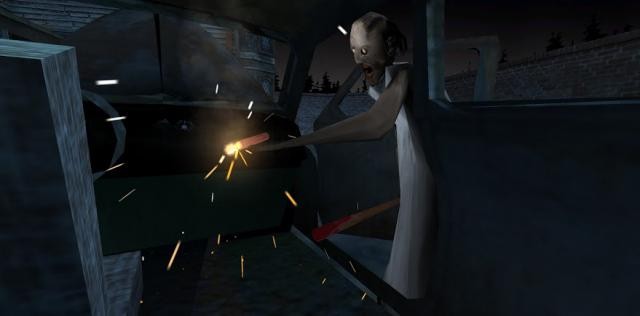 Bạn có thể trốn dưới gầm giường, ghế sofa hoặc trong tủ quần áo