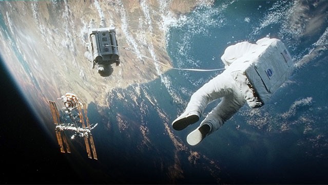 Bộ phim xoay quanh hành trình khám phá và nỗ lực sống sót để trở về nhà của 2 nhà thám hiểm đầy kinh nghiệm