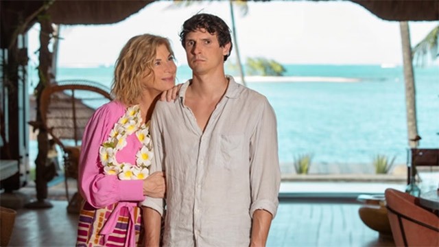 Tuần trăng mật độc lạ giữa mẹ và con trai