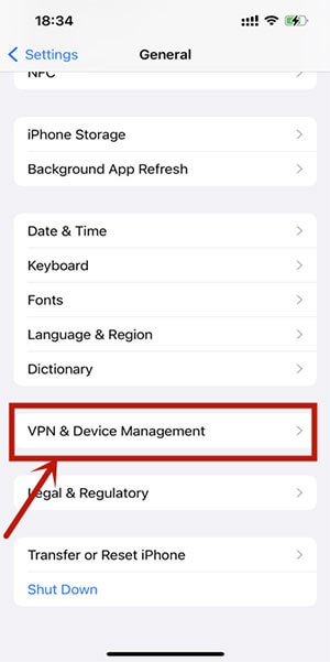 Vào [Settings -> General -> (cuộn xuống dưới) VPN & Device Management]
