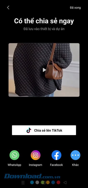 Đợi quá trình xuất, lưu video về điện thoại hoàn tất.