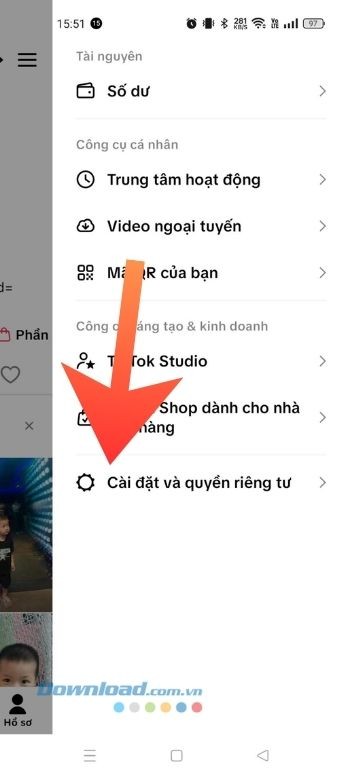 Nhấn vào mục Cài đặt và quyền riêng tư