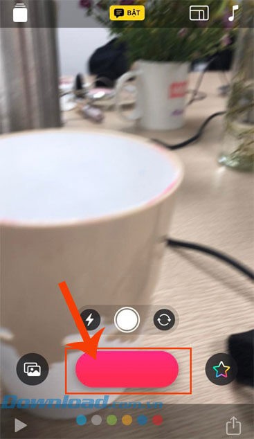 Chạm và giữ vào nút Đỏ